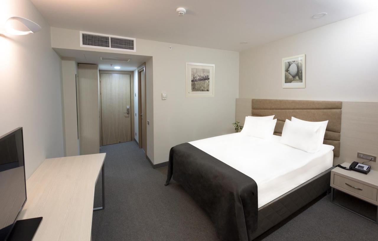 President Hotel By Hrazdan Hotel Cjsc Jerevan Exteriör bild