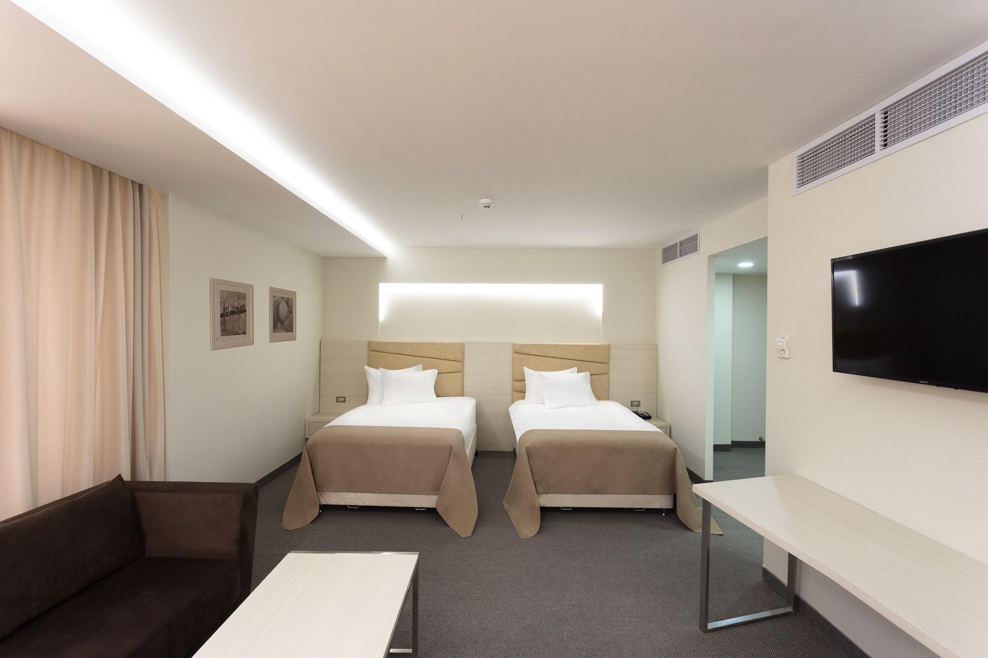 President Hotel By Hrazdan Hotel Cjsc Jerevan Exteriör bild