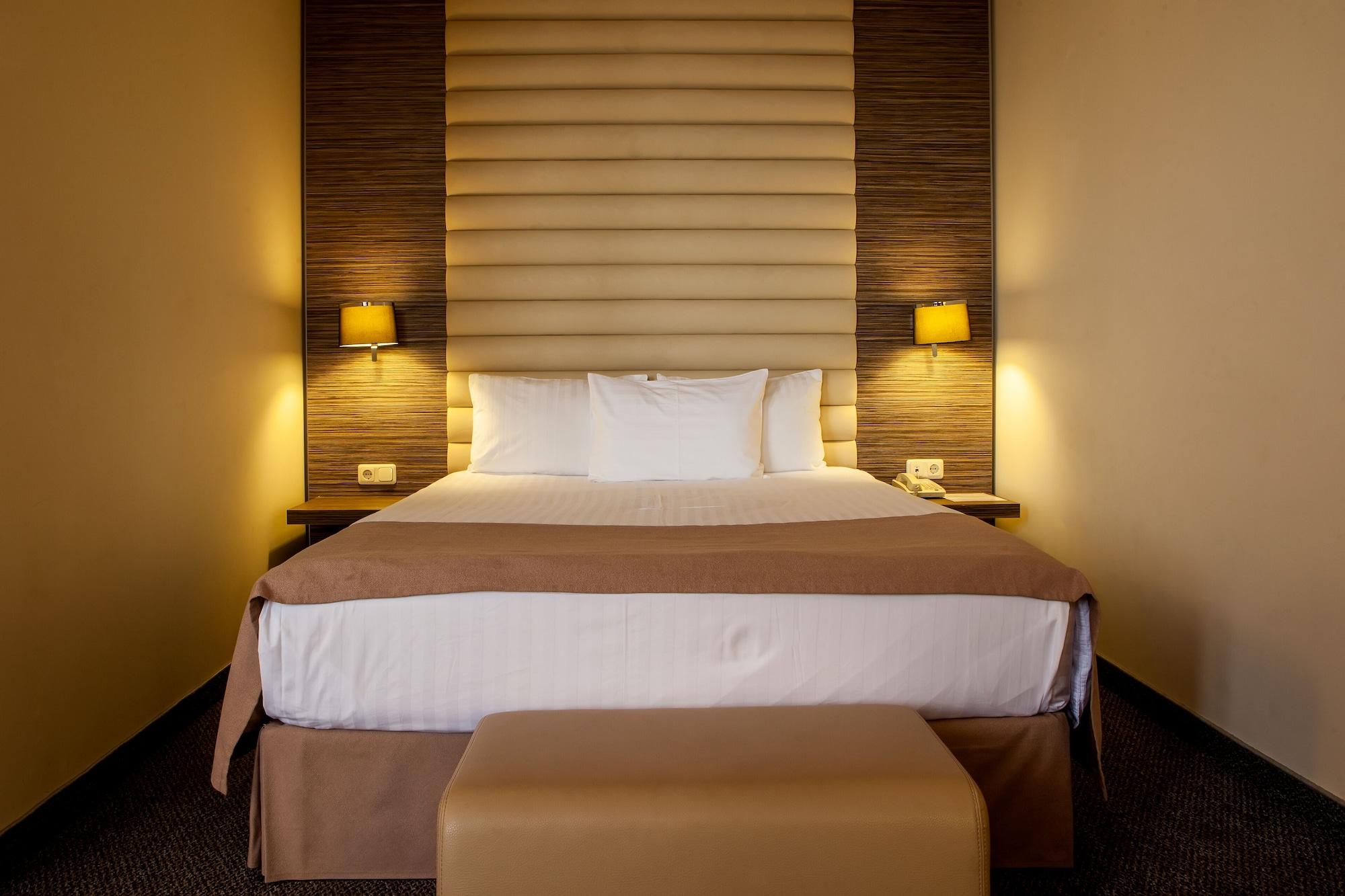 President Hotel By Hrazdan Hotel Cjsc Jerevan Exteriör bild