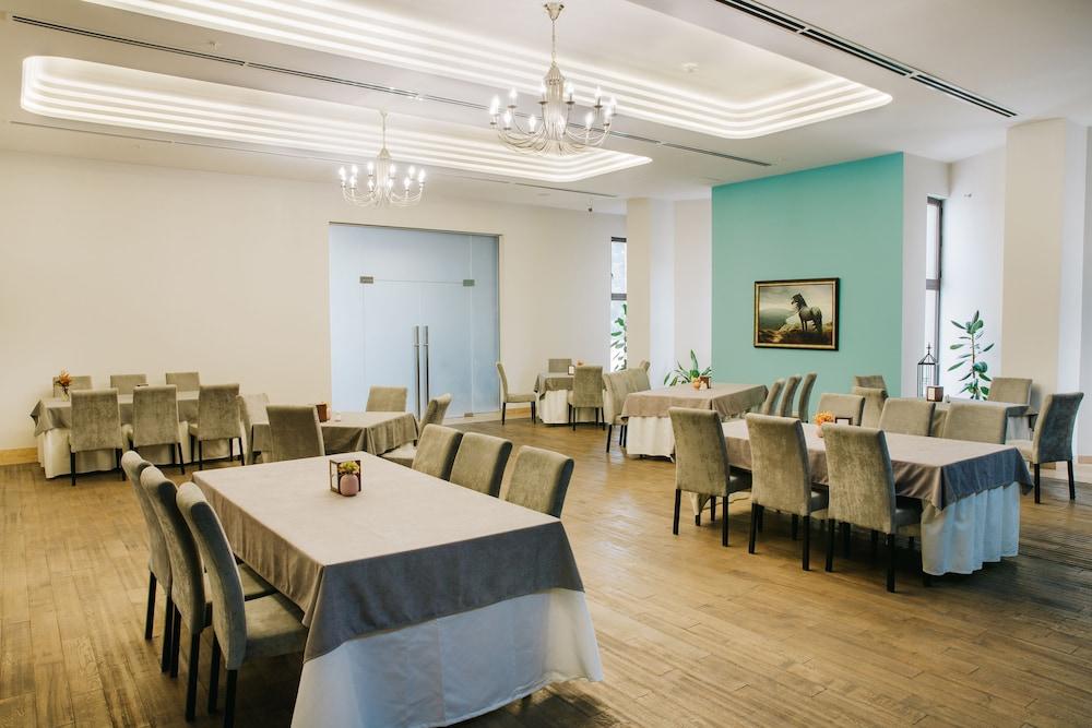 President Hotel By Hrazdan Hotel Cjsc Jerevan Exteriör bild