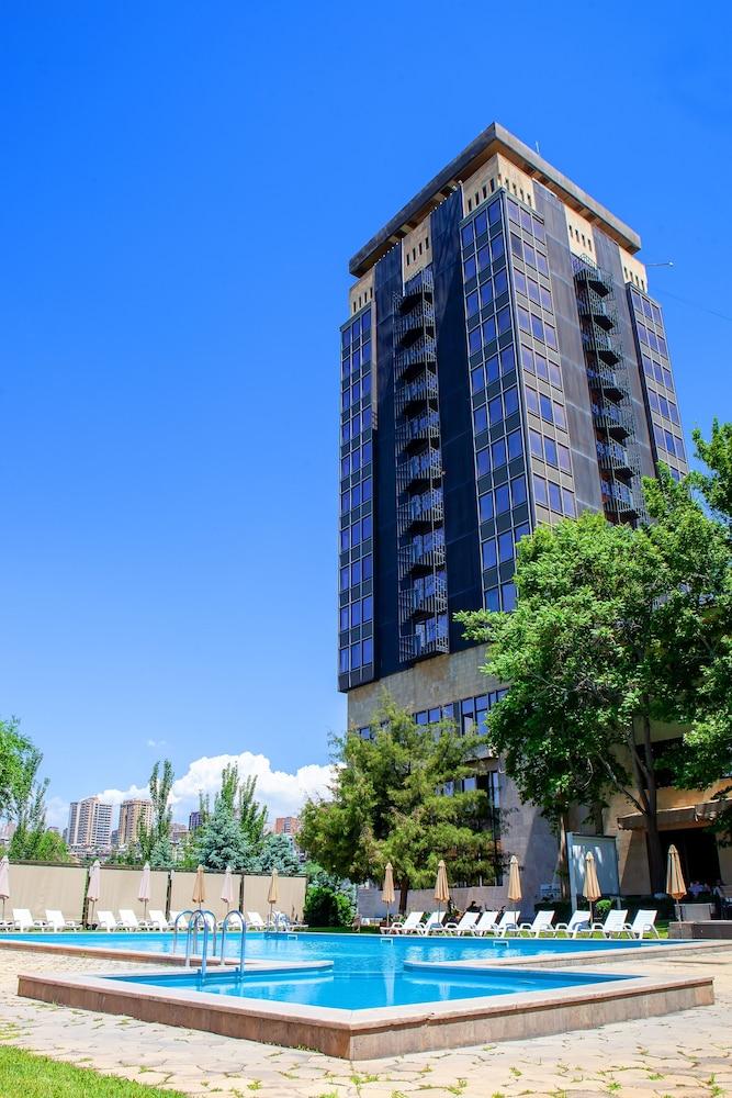 President Hotel By Hrazdan Hotel Cjsc Jerevan Exteriör bild