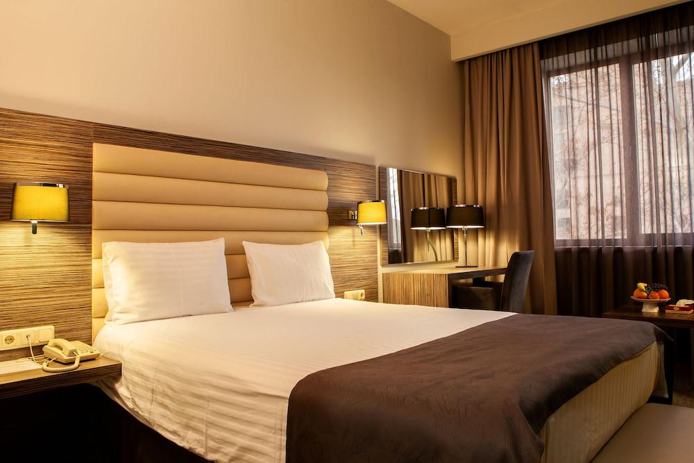 President Hotel By Hrazdan Hotel Cjsc Jerevan Exteriör bild
