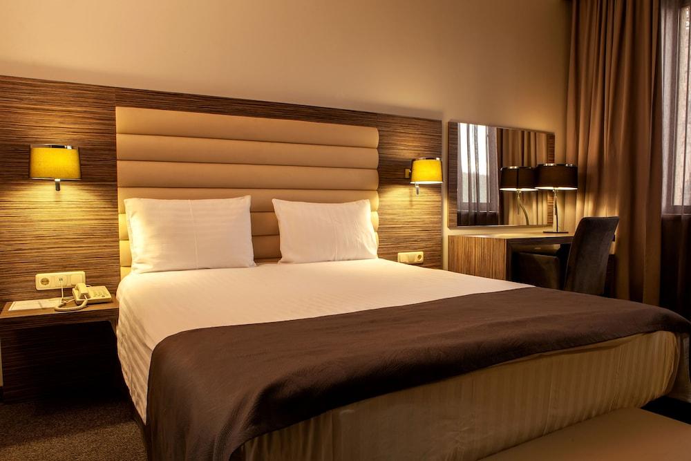 President Hotel By Hrazdan Hotel Cjsc Jerevan Exteriör bild