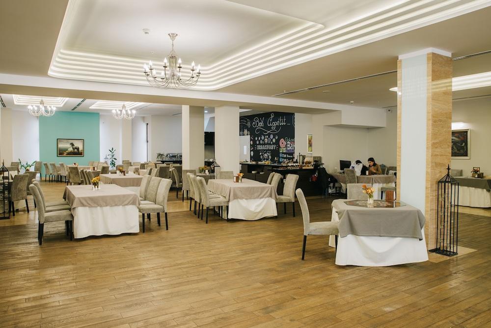 President Hotel By Hrazdan Hotel Cjsc Jerevan Exteriör bild