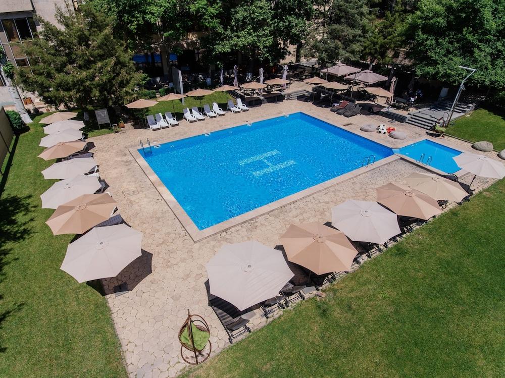 President Hotel By Hrazdan Hotel Cjsc Jerevan Exteriör bild