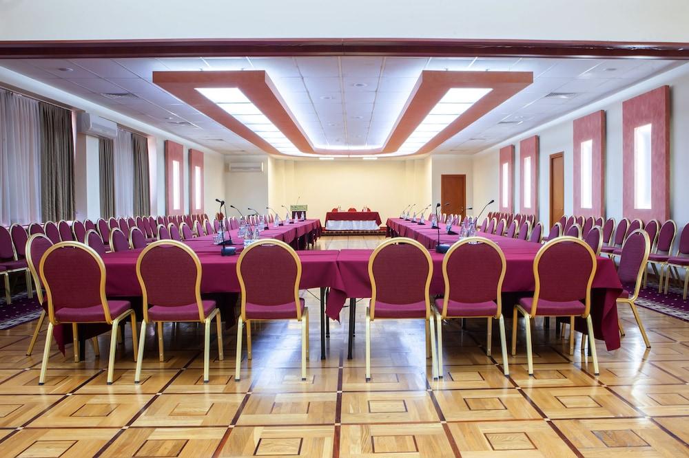 President Hotel By Hrazdan Hotel Cjsc Jerevan Exteriör bild