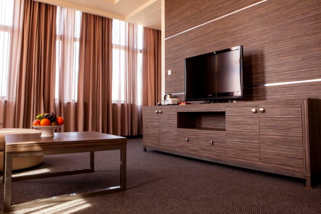 President Hotel By Hrazdan Hotel Cjsc Jerevan Exteriör bild