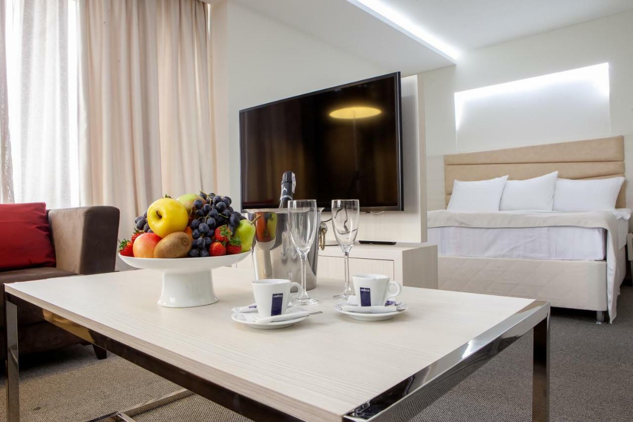 President Hotel By Hrazdan Hotel Cjsc Jerevan Exteriör bild