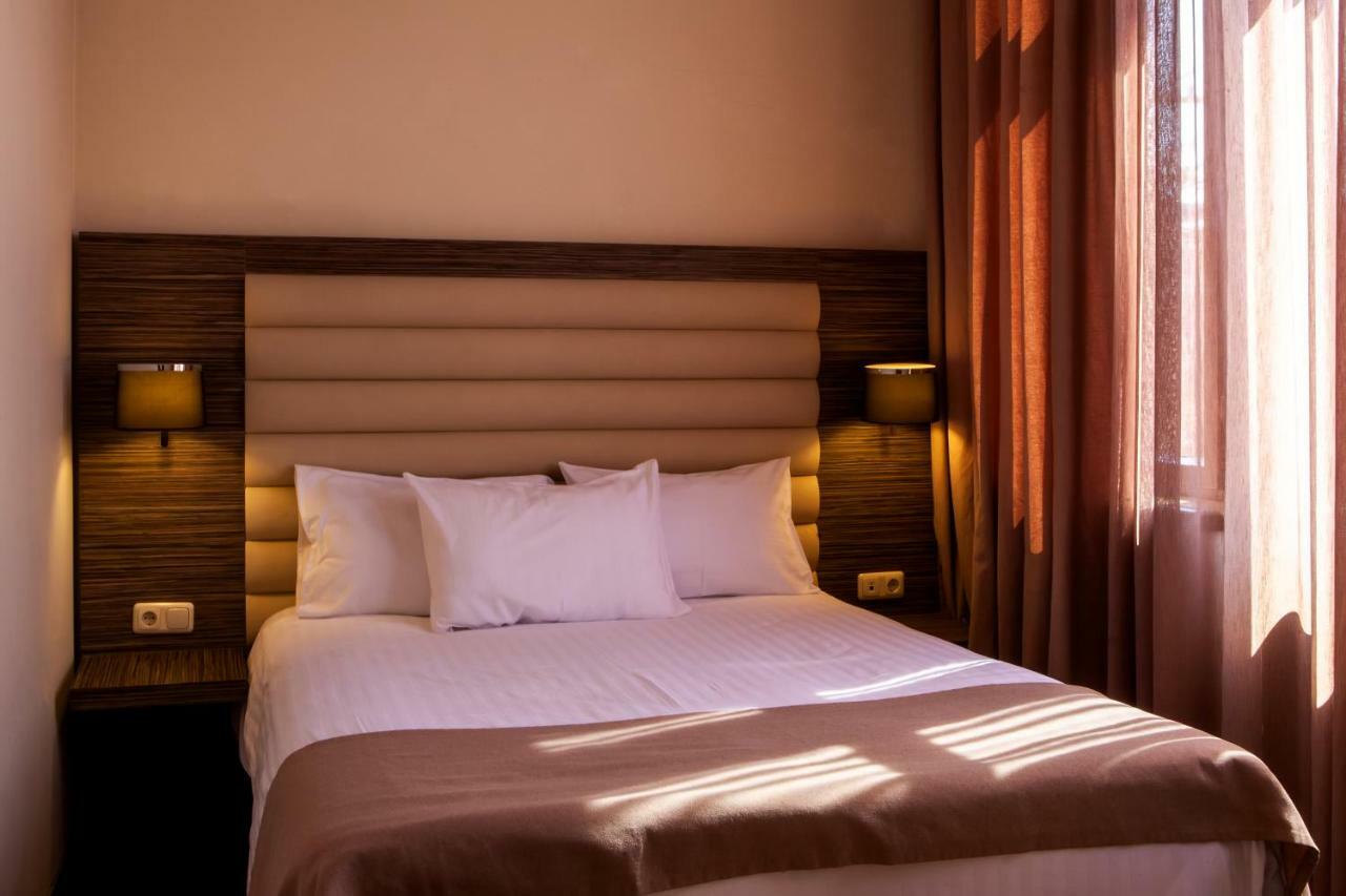 President Hotel By Hrazdan Hotel Cjsc Jerevan Exteriör bild