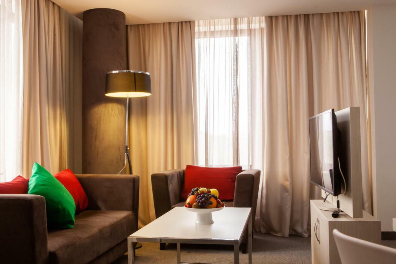 President Hotel By Hrazdan Hotel Cjsc Jerevan Exteriör bild