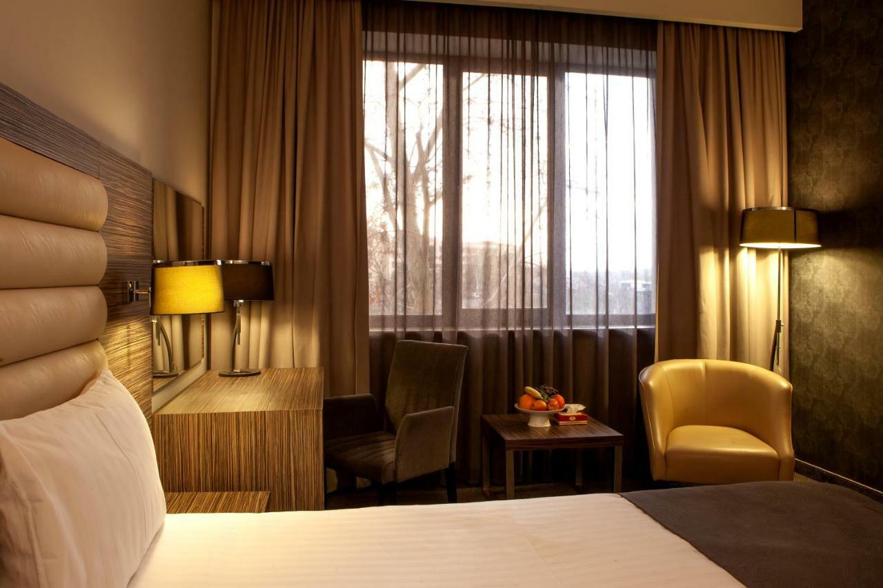President Hotel By Hrazdan Hotel Cjsc Jerevan Exteriör bild