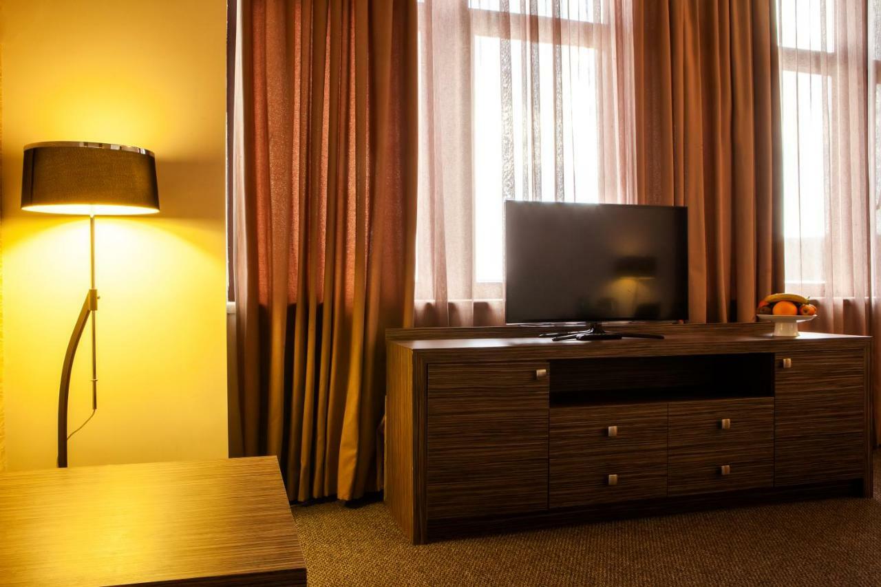 President Hotel By Hrazdan Hotel Cjsc Jerevan Exteriör bild