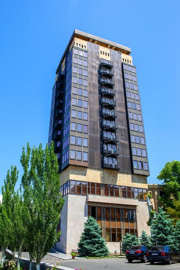 President Hotel By Hrazdan Hotel Cjsc Jerevan Exteriör bild