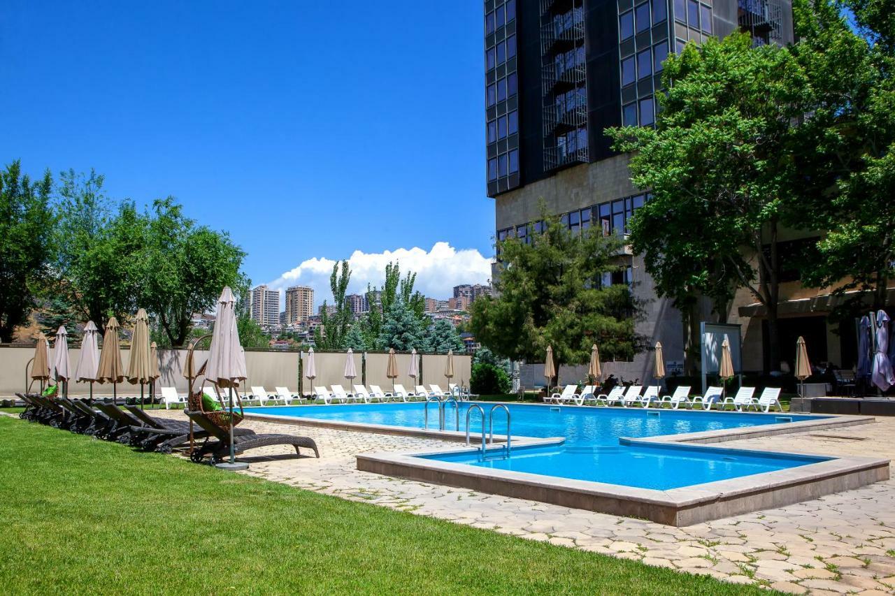 President Hotel By Hrazdan Hotel Cjsc Jerevan Exteriör bild