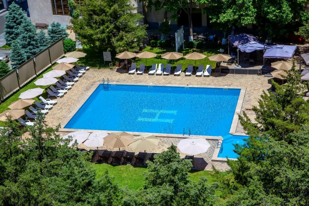 President Hotel By Hrazdan Hotel Cjsc Jerevan Exteriör bild
