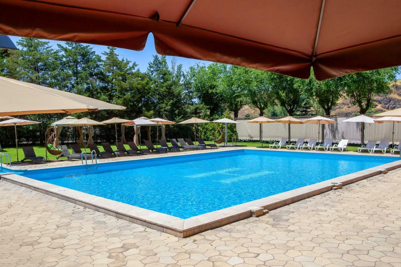 President Hotel By Hrazdan Hotel Cjsc Jerevan Exteriör bild
