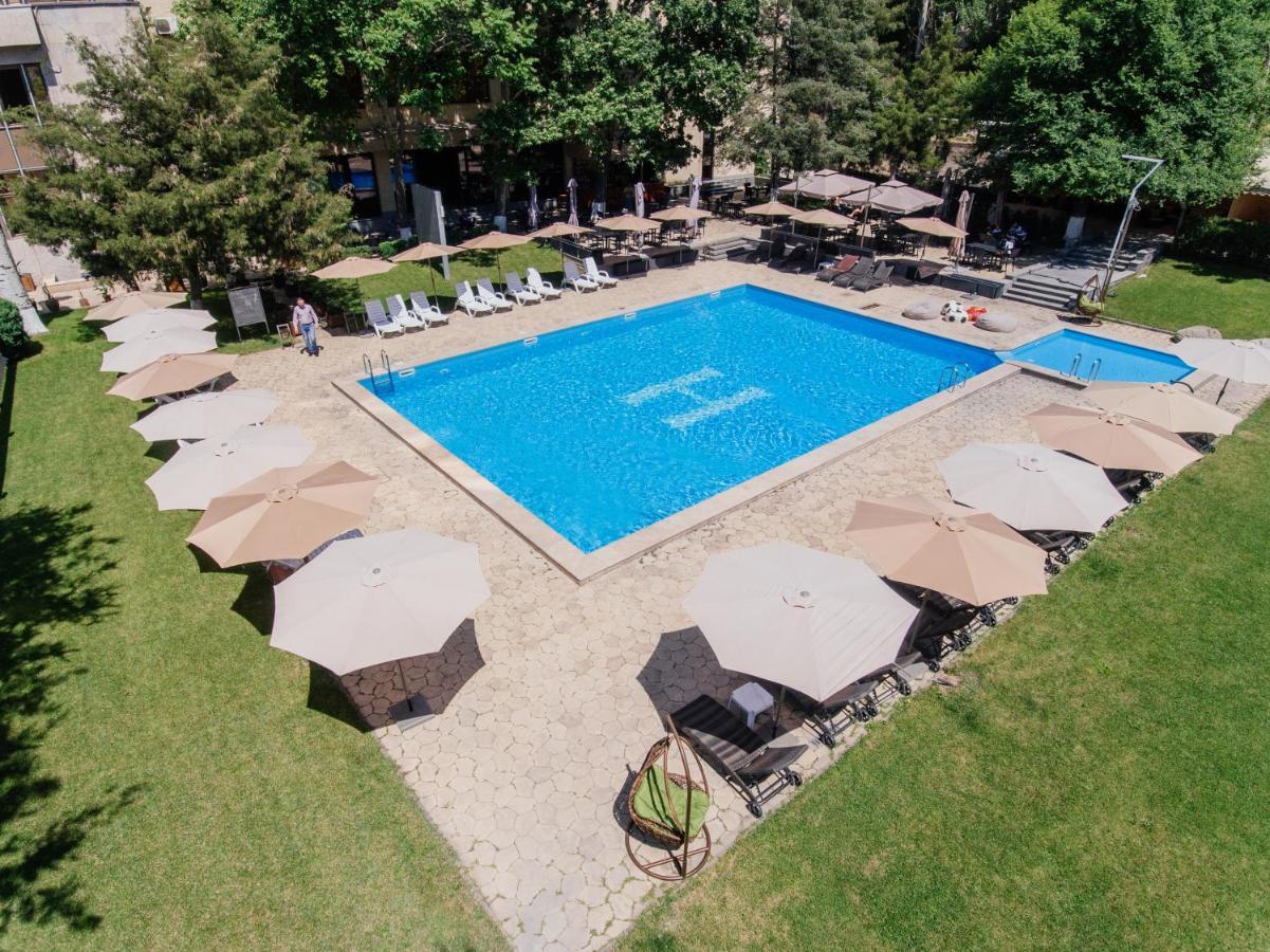 President Hotel By Hrazdan Hotel Cjsc Jerevan Exteriör bild
