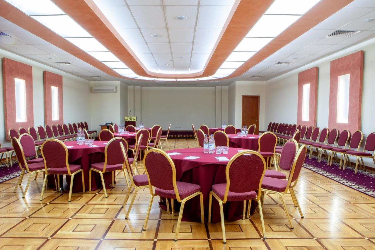 President Hotel By Hrazdan Hotel Cjsc Jerevan Exteriör bild