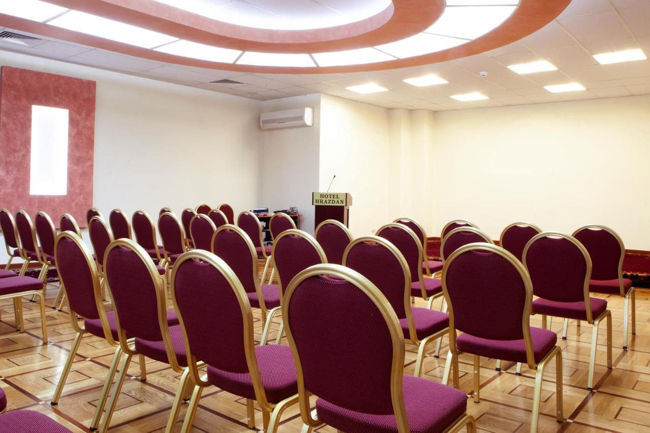 President Hotel By Hrazdan Hotel Cjsc Jerevan Exteriör bild